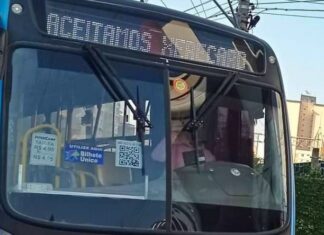Ônibus de Campinas circula com ‘Aceitamos xerecard’ em letreiro Ônibus de Campinas circula com 'Aceitamos xerecard' em letreiro