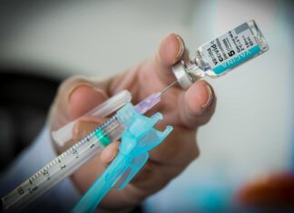 Covid-19: Vacinação nesta quarta-feira atende nascidos até 2002 Vacinação nesta quarta-feira atende nascidos até 2002