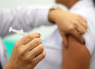 Pessoas com 24 anos podem tomar vacina contra a Covid-19 Pessoas com 24 anos podem tomar vacina contra a Covid-19