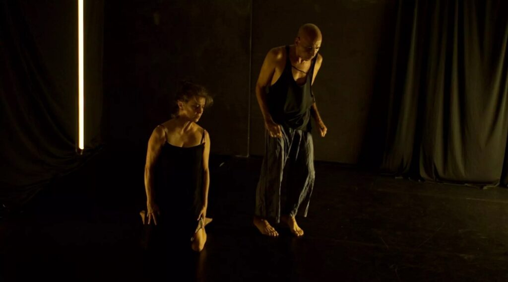 Dança #EmCasaComSesc recebe o duo "das distâncias nulas" 