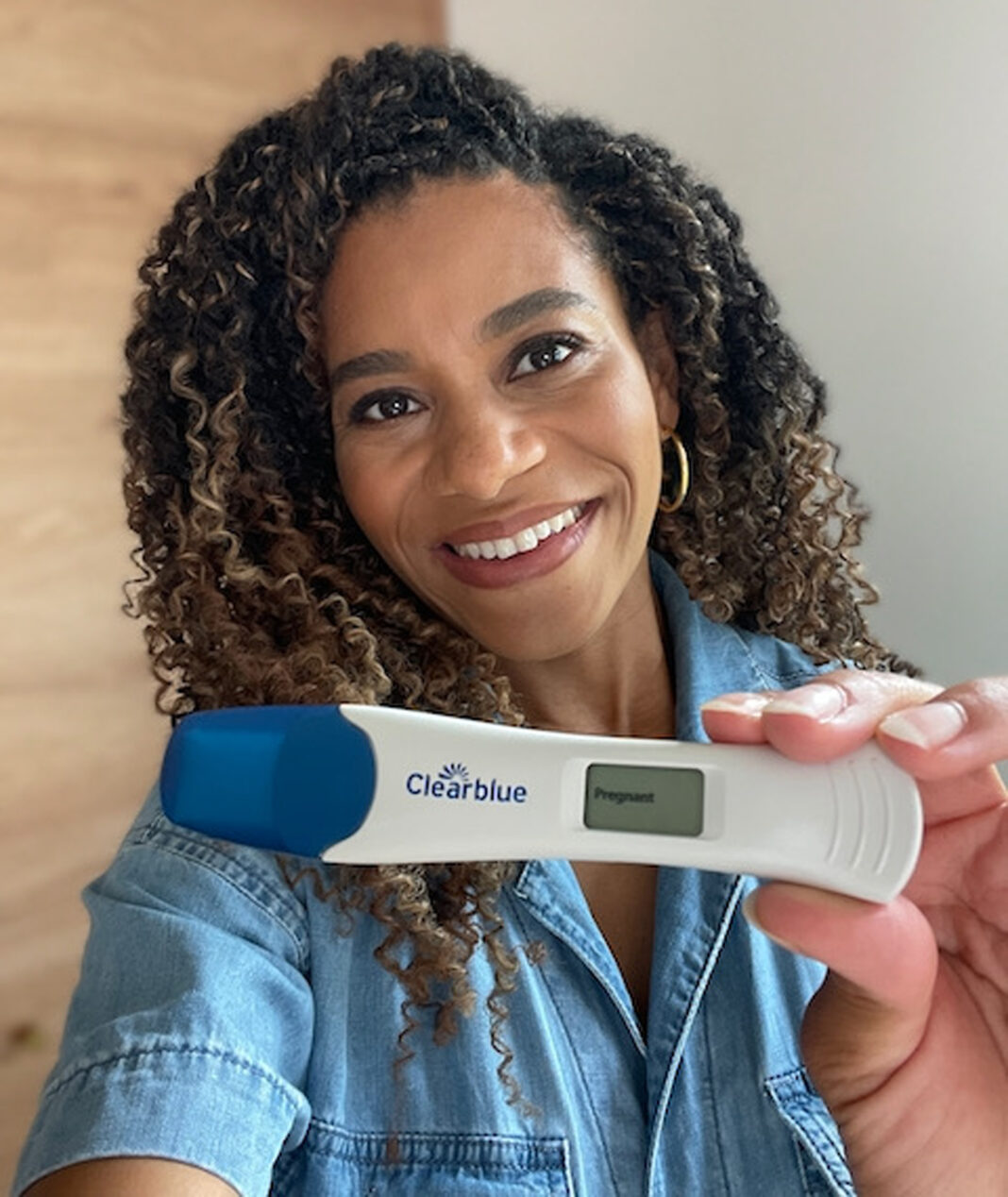 Kelly McCreary está grávida de seu primeiro bebê