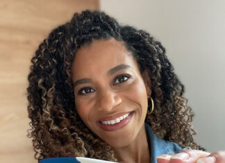 Kelly McCreary está grávida de seu primeiro bebê Kelly McCreary está grávida de seu primeiro bebê