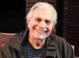 Tarcísio Meira morre de Covid-19 aos 85 anos de idade Tarcísio Meira morre de Covid-19 aos 85 anos