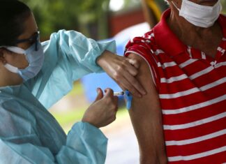 Vacinação contra a Covid-19 nesta segunda será para 2ª dose Vacinação contra a Covid-19 nesta segunda será para 2ª dose