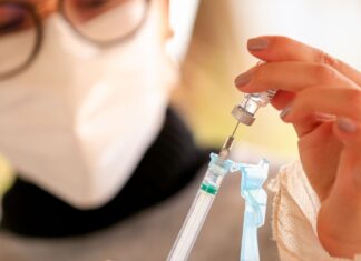 Brasil passa da marca de 570 mil mortes por Covid-19 Brasil passa da marca de 570 mil mortes por Covid-19