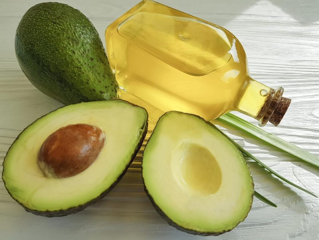 Seis benefícios do óleo de abacate para ter cabelos saudáveis