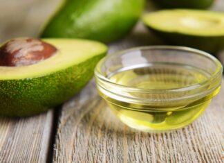 Seis benefícios do óleo de abacate para ter cabelos saudáveis Seis benefícios do óleo de abacate para ter cabelos saudáveis