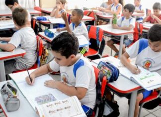 Atenção pais, Rio Claro define datas para retorno às aulas presenciais Rio Claro oficializou as datas para o retorno às aulas presenciais