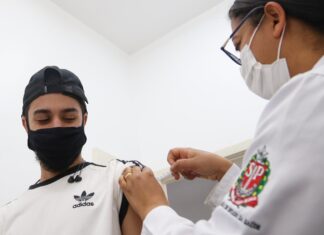 Primeira dose contra a Covid-19 continua para 12 anos ou mais Primeira dose contra a Covid-19 continua para 12 anos ou mais