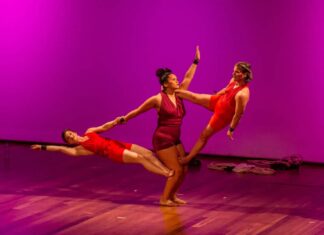 Troupe Guezá apresenta o número “Ela – Em Todos os Lugares” Troupe Guezá apresenta o número "Ela – Em Todos os Lugares"