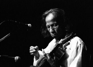 Violeiras Fora da Caixa apresentam o show “Viva Helena!” Violeiras Fora da Caixa apresentam o show "Viva Helena!"