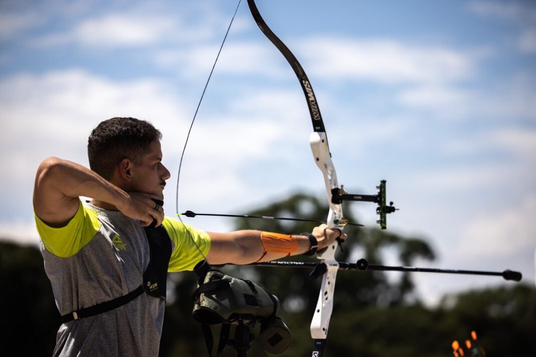 Marcus D'Almeida avança no Mundial de tiro com arco