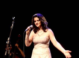 Rita Gullo une música e literatura em live nesta segunda Rita Gullo une música e literatura em live nesta segunda