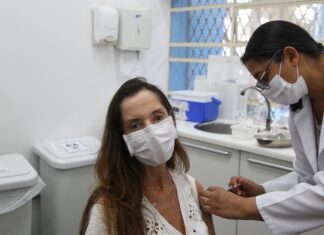 Vacinação nesta quarta-feira será para segundas doses e reforço Vacinação nesta quarta-feira será para segundas doses e reforço