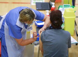 Brasil tem 40% da população 100% vacinada contra a Covid-19 Brasil tem 40% da população 100% vacinada contra a Covid-19