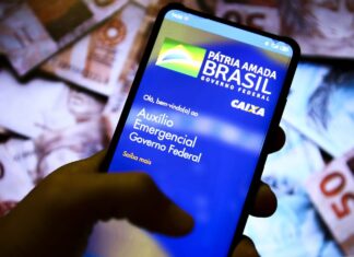 Auxílio Brasil terá reajuste de 20% e será pago em novembro Auxílio Brasil terá reajuste de 20% e será pago em novembro