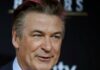 Alec Baldwin dispara em set de filmagem e diretora morre Alec Baldwin dispara em set de filmagem e diretora morre