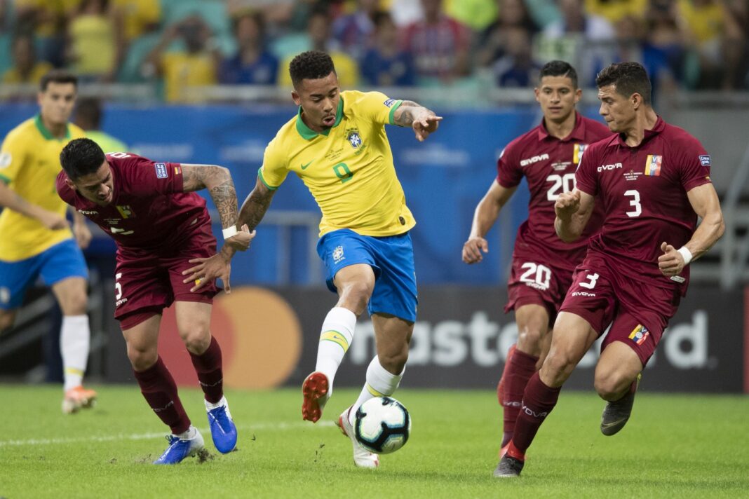 Brasil e Venezuela fazem duelo de opostos pelas eliminatórias