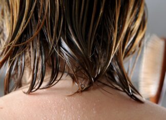 Cinco erros que você deve evitar com o cabelo molhado Cinco erros que você deve evitar com o cabelo molhado