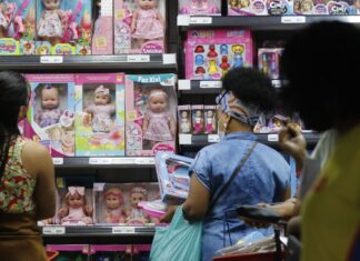 Rio permite lotação máxima em shoppings e eventos culturais Rio permite lotação máxima em shoppings e eventos culturais