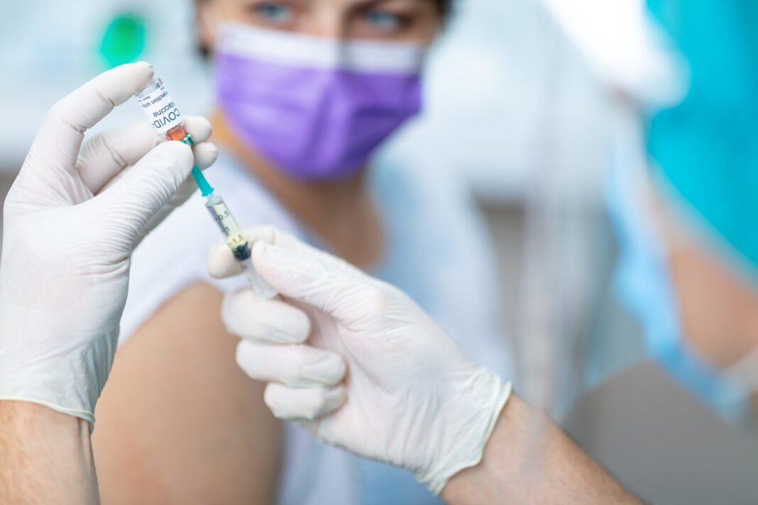 Vacina contra a Covid estará disponível em 4 locais na segunda