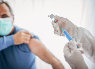 Covid-19: Rio Claro aplica a 3ª dose em idosos e profissionais de saúde Rio Claro aplica a 3ª dose em idosos e profissionais de saúde