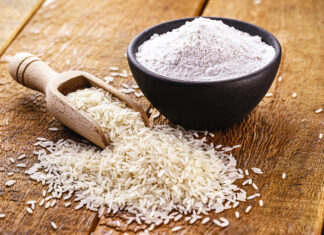 Use máscara de farinha de arroz para combater acne e rugas Use máscara de farinha de arroz para combater acne e rugas