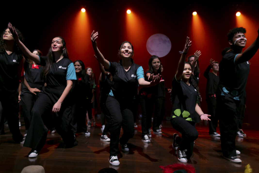 Corais e Bandas do Guri se apresentam no Theatro São Pedro