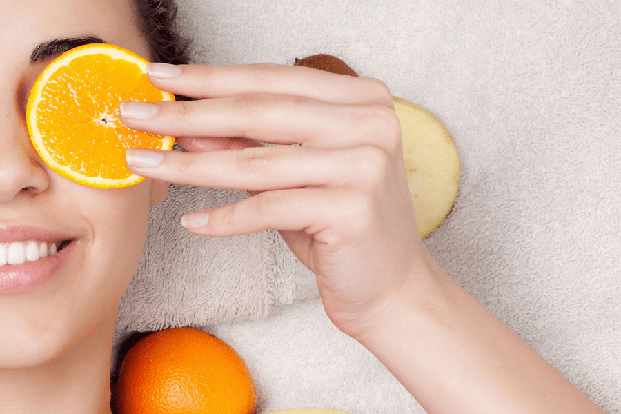 Elimine acne e pigmentação com máscaras de suco de laranja 