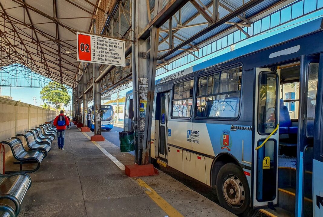 Horários em linhas de ônibus mudam a partir desta segunda