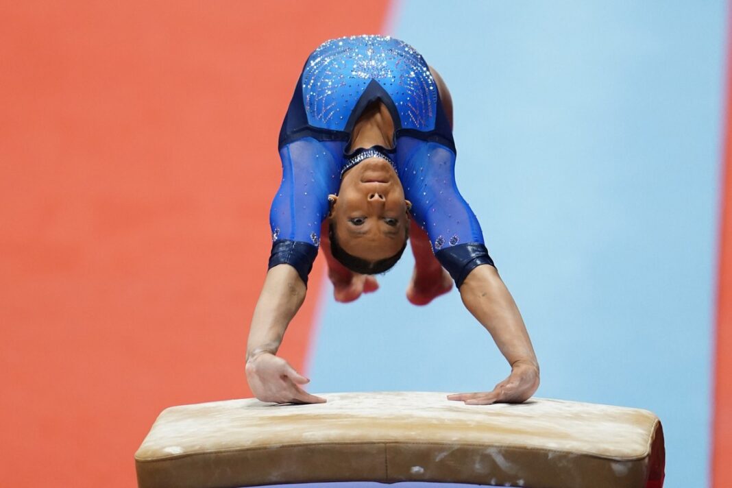 Rebeca Andrade avança a três finais no Mundial de Ginástica