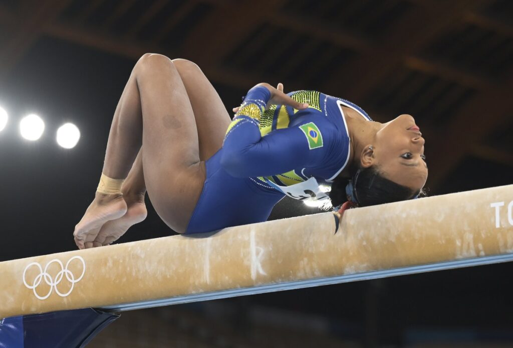 Rebeca Andrade avança a três finais no Mundial de Ginástica