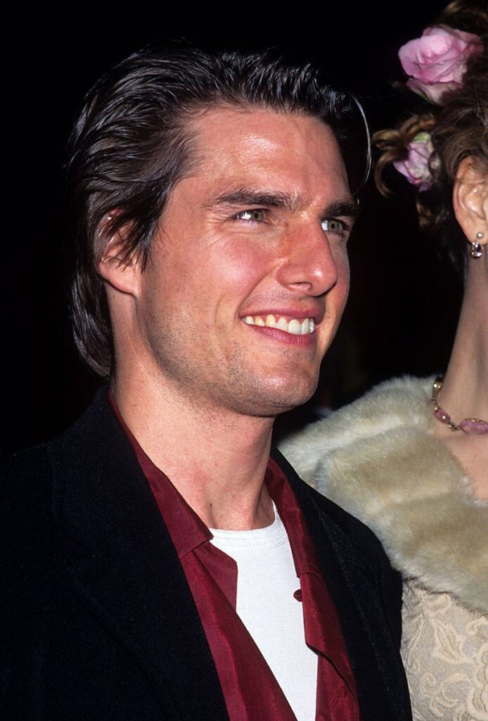 O ator de Hollywood Tom Cruise ainda tem o rosto inchado pelo que