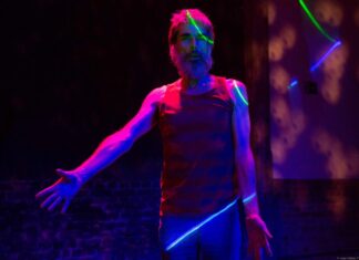 Raul Rachou apresenta o solo de dança “estudo em azul-jardim” Raul Rachou apresenta o solo de dança “estudo em azul-jardim”