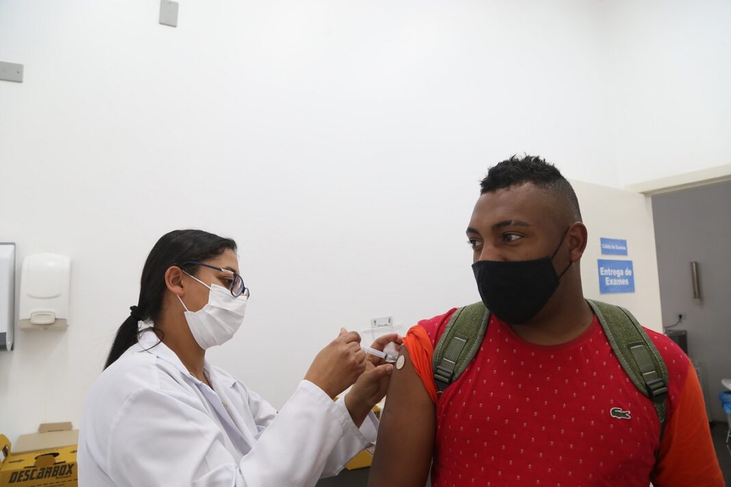 Rio Claro vacina contra a Covid-19 no Centro Cultural e Unimed