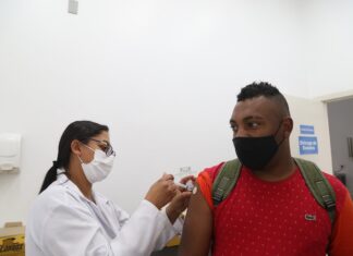 Rio Claro vacina contra a Covid-19 no Centro Cultural e Unimed Rio Claro vacina contra a Covid-19 no Centro Cultural e Unimed