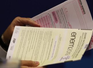 Enem começa a ser aplicado neste domingo em todo o país Enem começa a ser aplicado neste domingo em todo o país