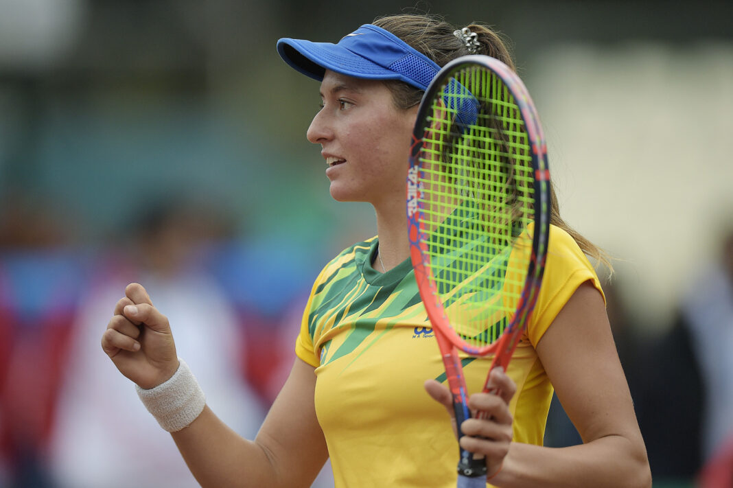 Luisa Stefani entra no top 10 do ranking mundial de tênis