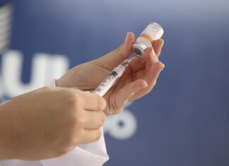 Maiores de 40 anos podem tomar a 3ª dose contra a Covid-19 Maiores de 40 anos podem tomar a 3ª dose contra a Covid-19