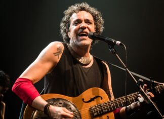 Paulinho Moska celebra 25 anos de carreira solo com show Paulinho Moska celebra 25 anos de carreira solo com show