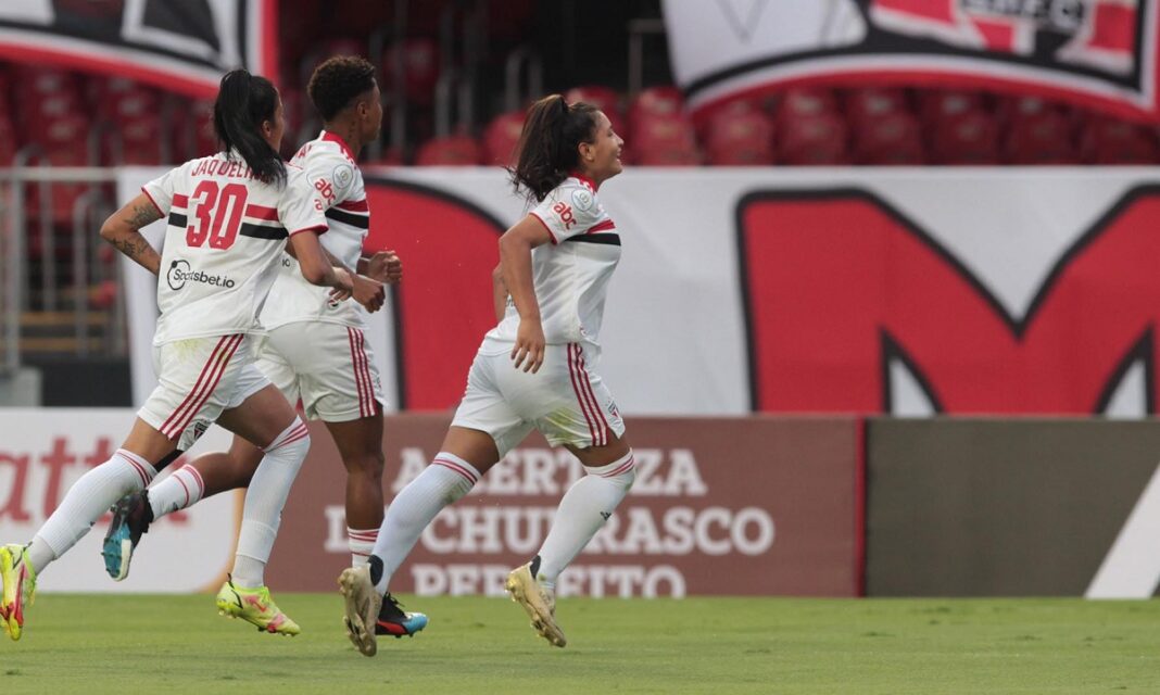 São Paulo vence o Corinthians e abre vantagem na decisão