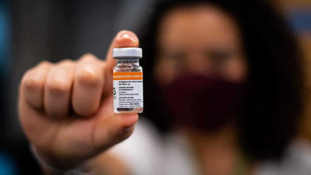 Anvisa libera vacina Coronavac para crianças e adolescentes