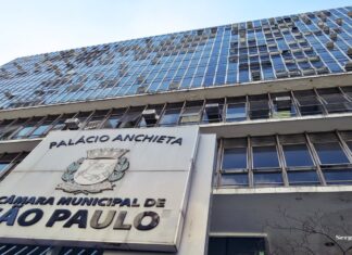 Câmara de SP vai cortar ponto de quem não tomar vacina Câmara de SP vai cortar ponto de quem não tomar vacina