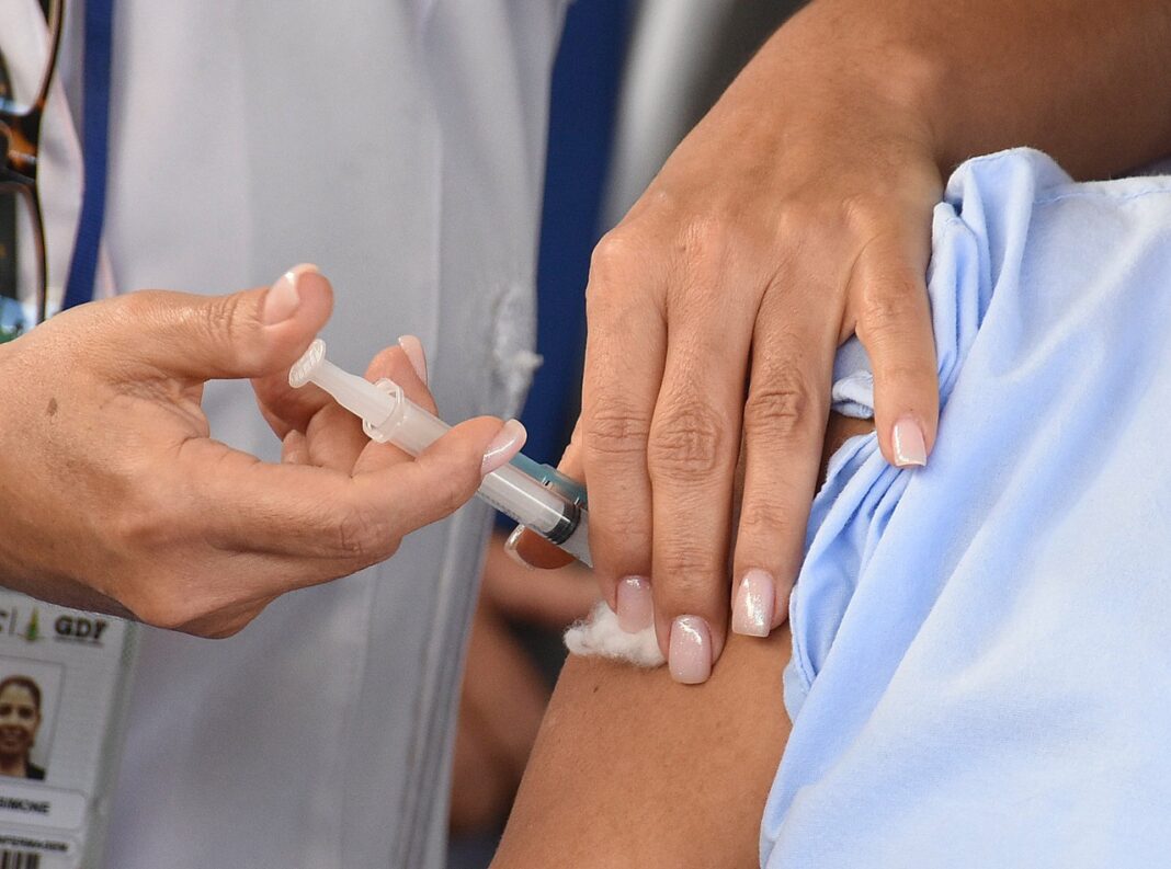 Infectados têm menor queda da imunidade da vacina