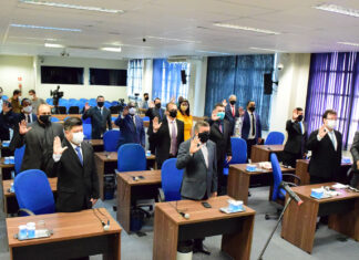 Rateio de mais de 130 cargos entre vereadores garantiu reforma