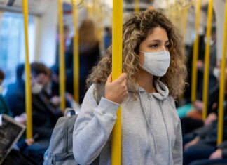 Paulistas não precisam mais usar máscaras em locais abertos Paulistas não precisam mais usar máscaras em locais abertos