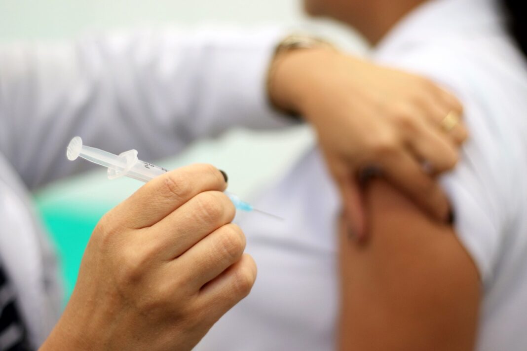 Aplicação de vacina contra a Covid-19