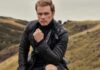 Sam Heughan, astro de “Outlander”, vai lançar novo livro de memórias! Saiba tudo sobre “Waypoints”! O ator Sam Heughan vai lançar novo livro de memórias: Waypoints.