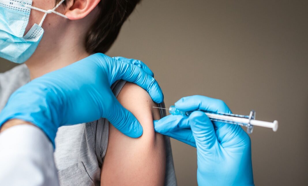 Saúde vacina contra Covid-19 na USF Guanabara nesta sexta