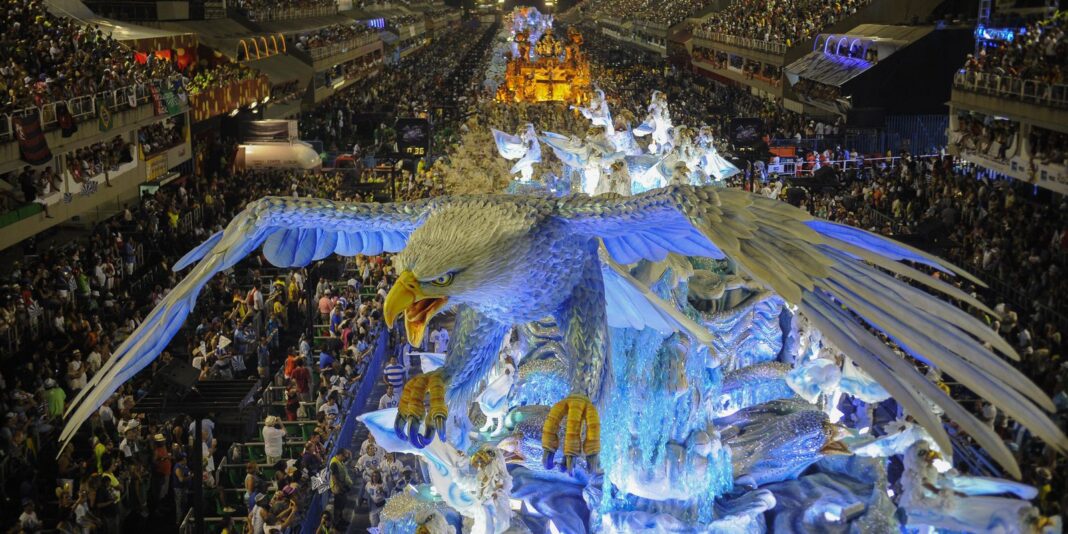 Desfile das escolas de samba do Grupo Especial no Sambódromo da Marquês de Sapucaí. Portela.